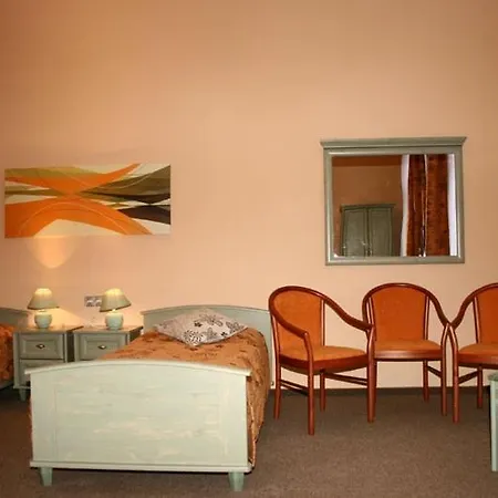 Zlaty Lev 3* Louny